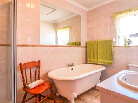 4 Bedroom Property for Sale in Stilbaai Wes Western Cape